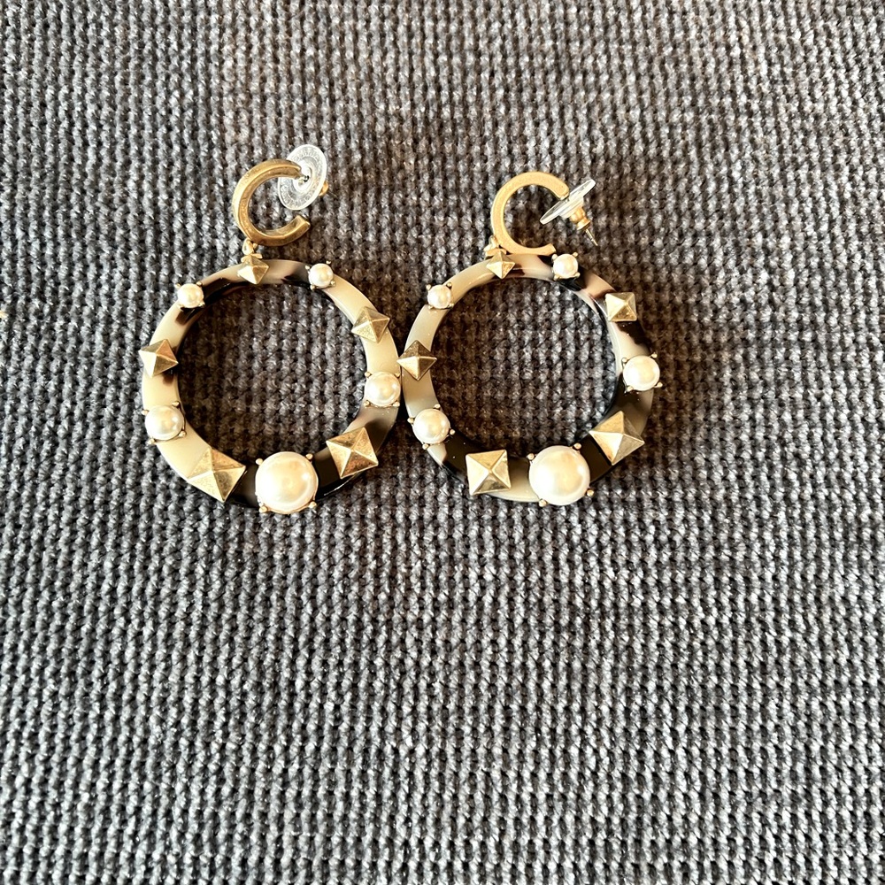 Stella and Dot acrylic and pearl earrings